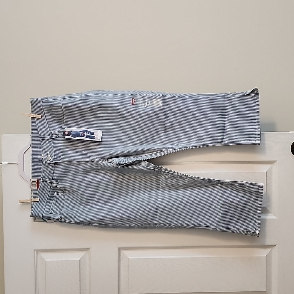 Levi capri